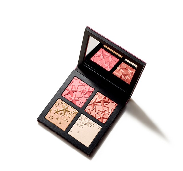 Star-Dipped Face Compact (WORTH $1150) Star-Dipped Face Compact (WORTH $1150)